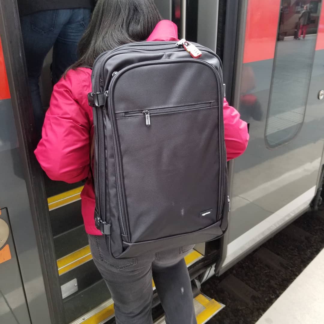 Pack Like a Pro – 7 Ultimate Tips for Packing Light