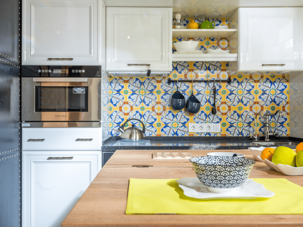 Colourful and Modern Kitchen Backsplash