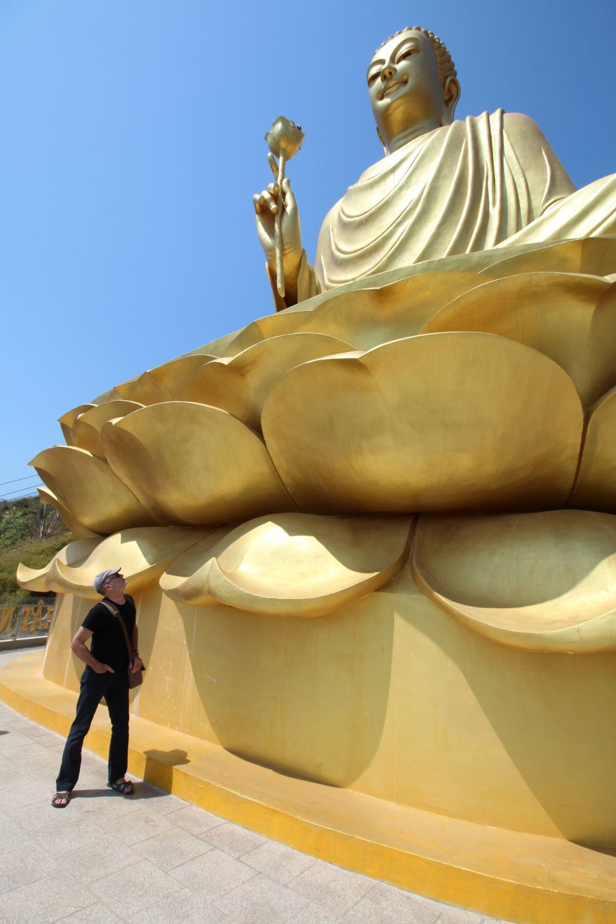 Nick Abbott at the golden Buddha, Chơn Không, Vũng Tàu